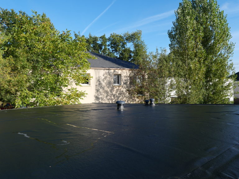 La pose d'une membrane EPDM par Au Bac d'Eau Nantes